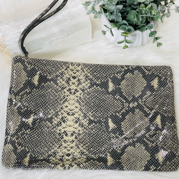 Banana Republic Handbags - BANANA REPUBLIC leather clutch RARE Super Large Reptile Snakeskin Wristlet